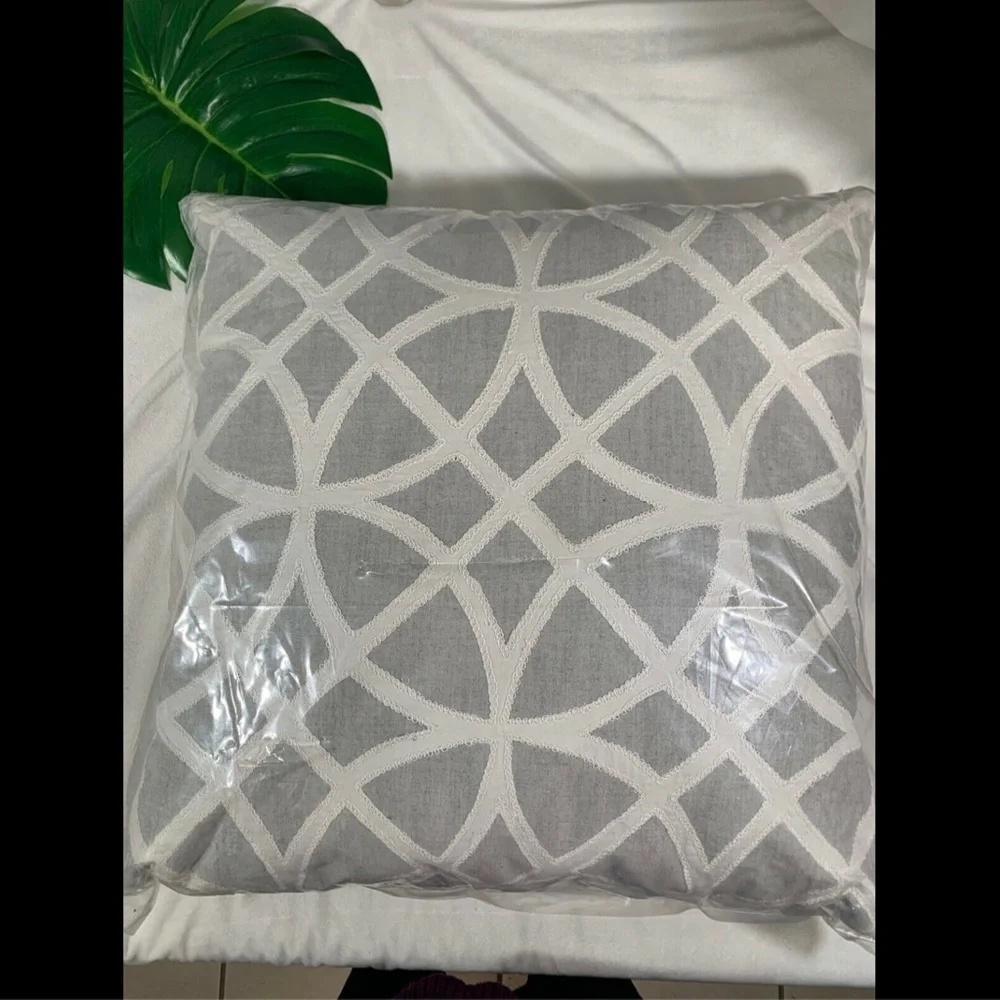 NWT $150‎ [ Decorative Pillow ] for Hotel Collection Connections - 22